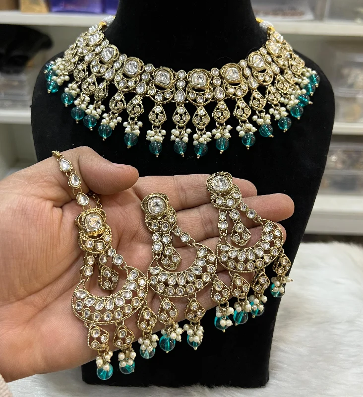 Vintage Inspired Necklace-Hira Collections Gold Plated Kundan Stone And Pearls Choker Necklace Set