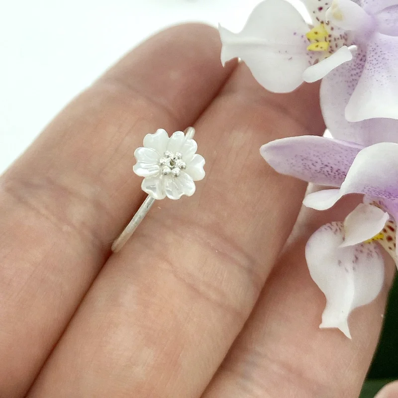 Beautiful Emerald Ring-Mother of Pearl Flower Ring