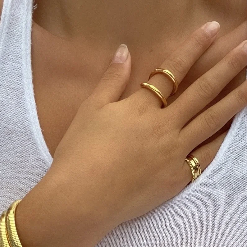 Classic Gold Ring-CLAIRE CLAM RING